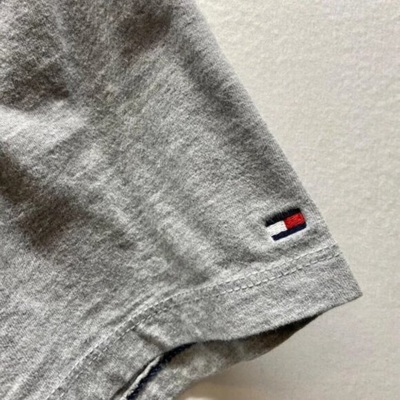 Tommy Hilfiger T-Shirt Men's Large Gray TH Graphic Logo Short Sleeve Tee GUC - Picture 2 of 8